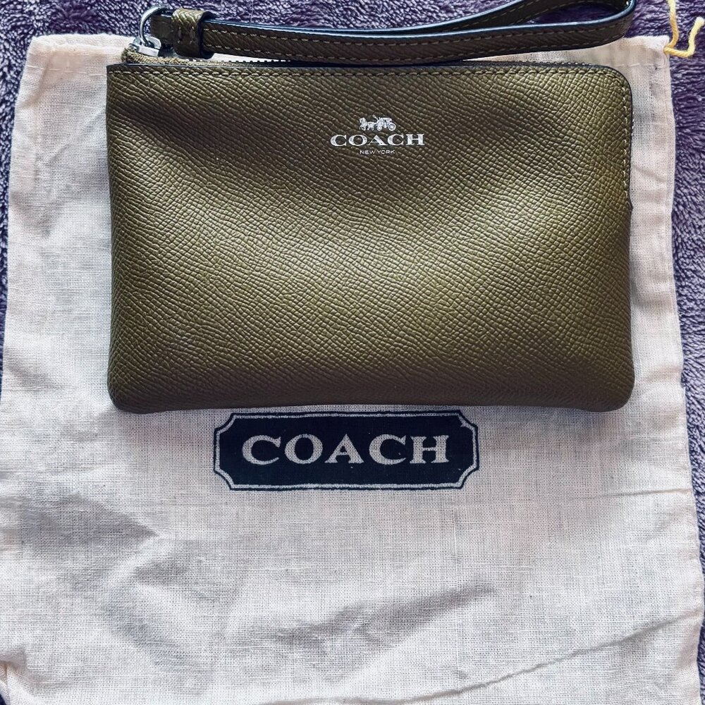 Coach Corner Zip Wristlet in Citron Green Leather 58032 New With Tags